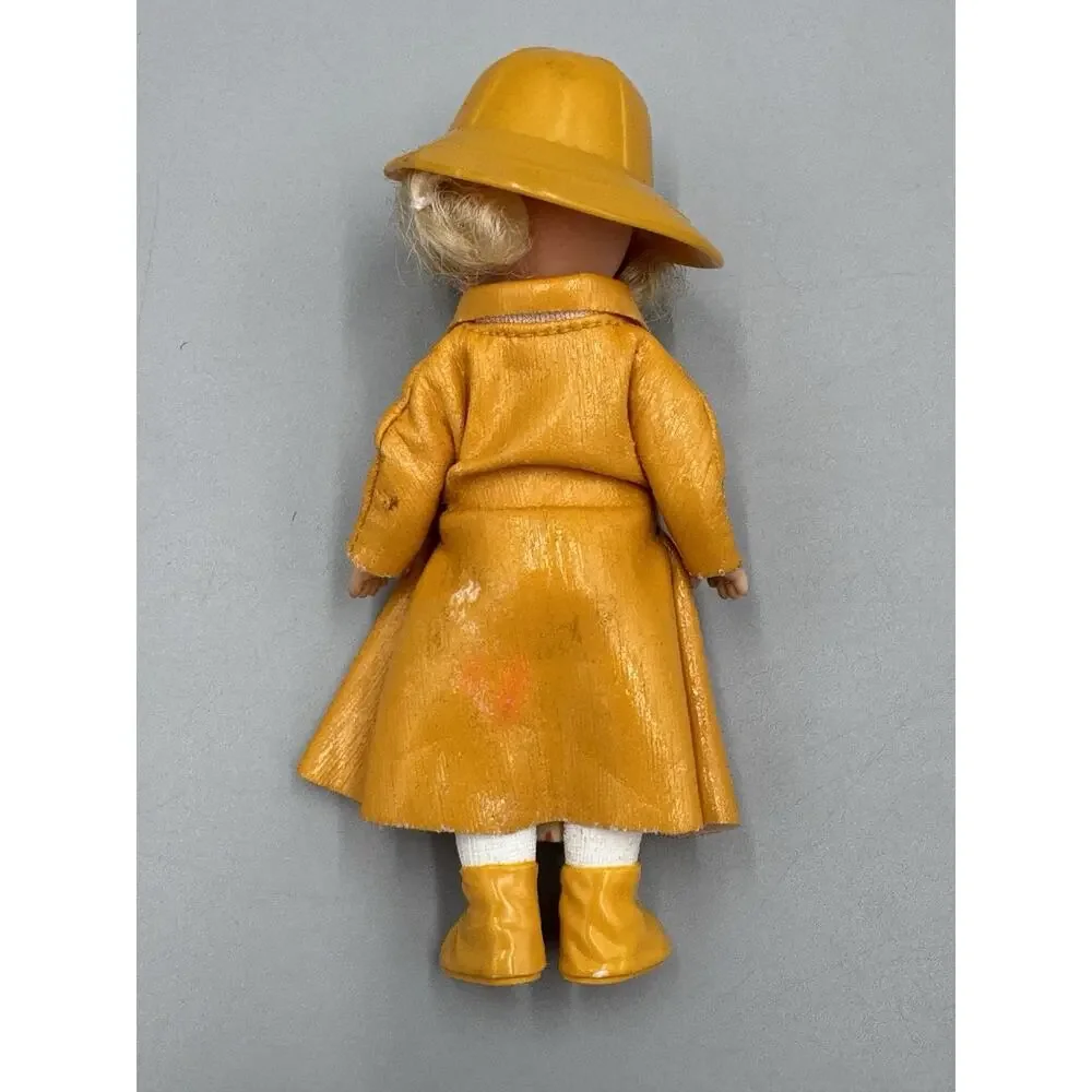 Vintage2003 Madame Alexander Mcdonald's Mini Doll Yellow Raincoat Duck Hat